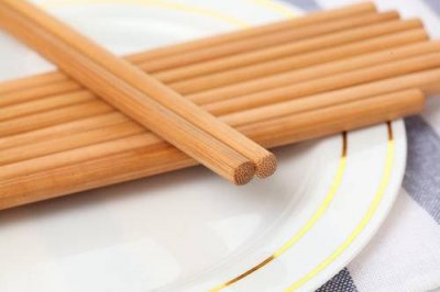 ​吃饭用哪种筷子好 吃饭用什么样的筷子最好吃