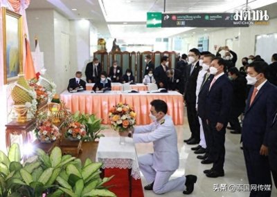 ​泰国商业部长等多名官员为帕差拉吉帝雅帕公主签名祈福