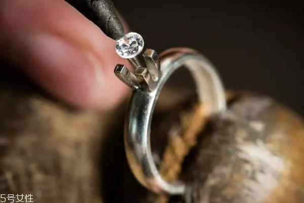 钻石镶嵌方法有哪几种 选购时候要注意