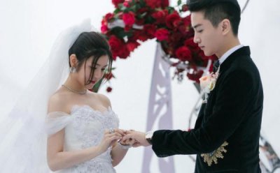 ​6对“姐弟恋”的明星，老婆个个是女神，最大年龄相差16岁