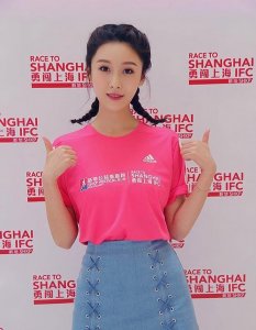 ​女演员王子璇，不愧是新晋的时尚女孩！