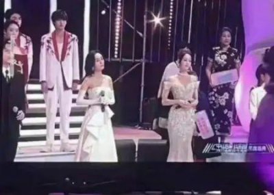 ​杨幂与迪丽热巴同框相当养眼 同穿白裙美丽动人