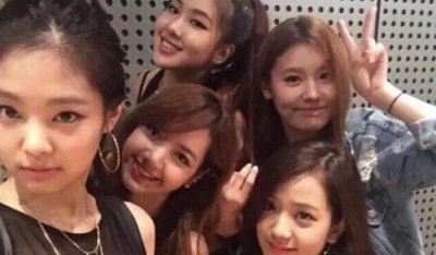​blackpink原本有第五位成员，如今做了其他团的门面