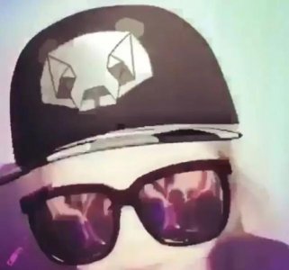 ​看了两年背影终于等到小周周正脸？网友：笑起来很像昆凌