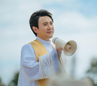 ​网友偶遇到沈腾，对他说出“沈腾，你过来呀”，他的回应让人笑疯