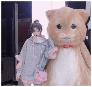 ​杨清柠深夜“压马路”，看到她心疼不已，网友：自作自受