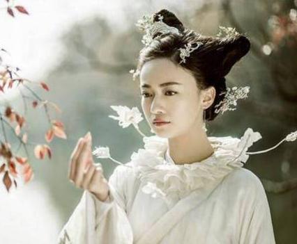 “魏璎珞”吴谨言10年前艺考素颜照曝光，颜值在线，怪不得会红