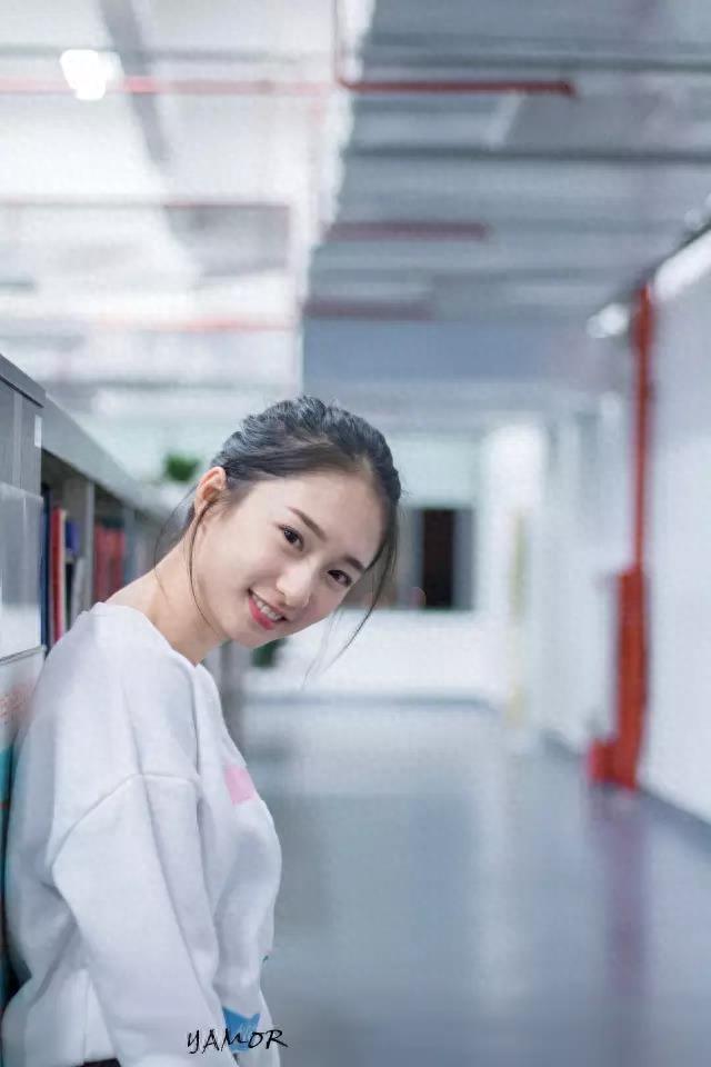 王思聪钦点女神！谭盐盐：名字有点咸，笑容有点甜