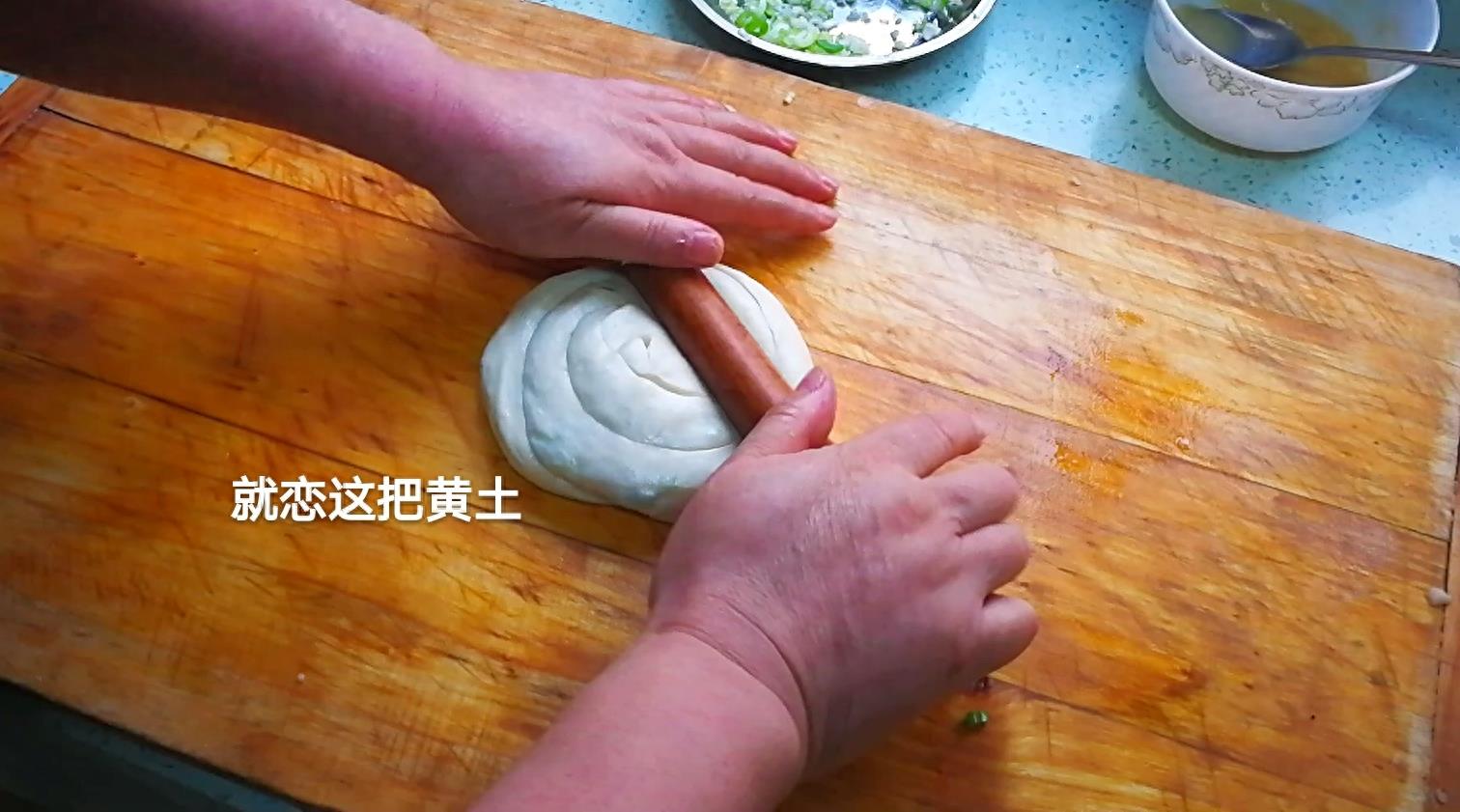 老少皆宜的香软葱花饼怎么做又好吃又简单，详细做法图解分享！