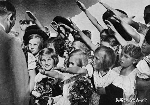 二战德军少年女兵美照：图三个个都是豆蔻年华，图七少女天真无邪