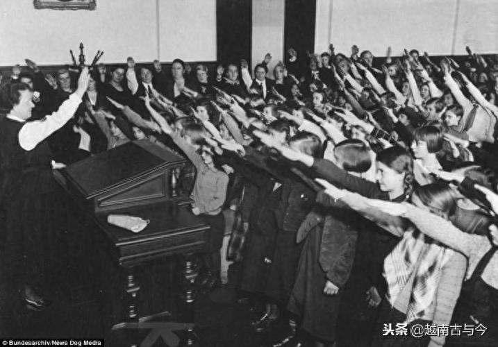 二战德军少年女兵美照：图三个个都是豆蔻年华，图七少女天真无邪