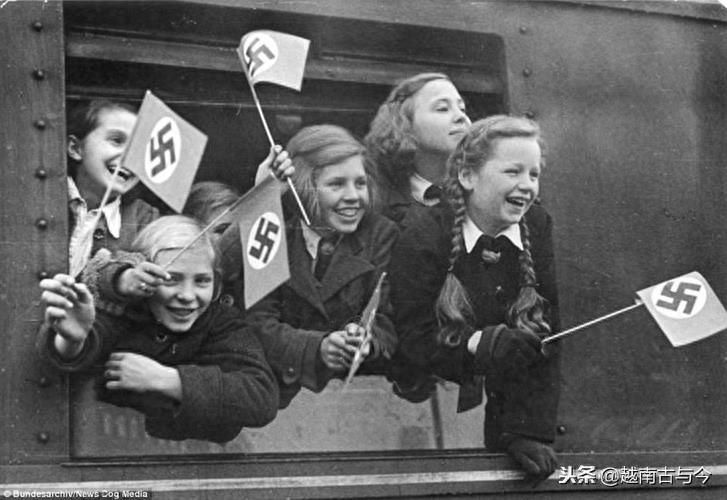二战德军少年女兵美照：图三个个都是豆蔻年华，图七少女天真无邪