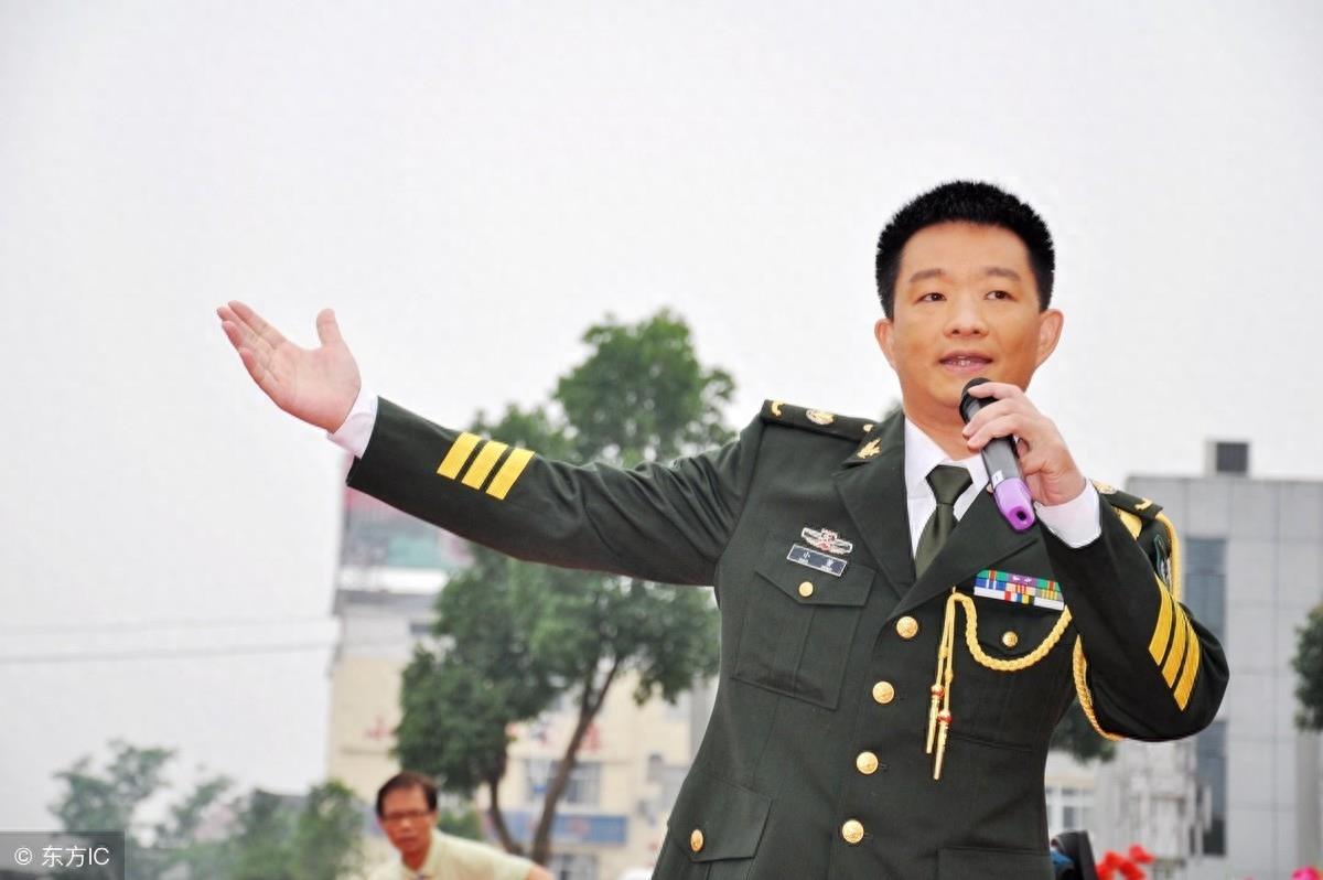 小曾，有多少人听过他的歌？当过兵的并不陌生，但你知道他全名？