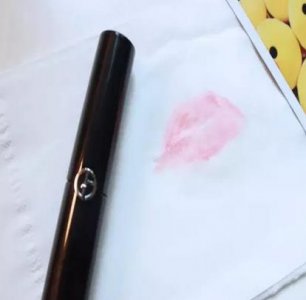 ​阿玛尼黑管唇釉501试色 黑管501价格是多少一支