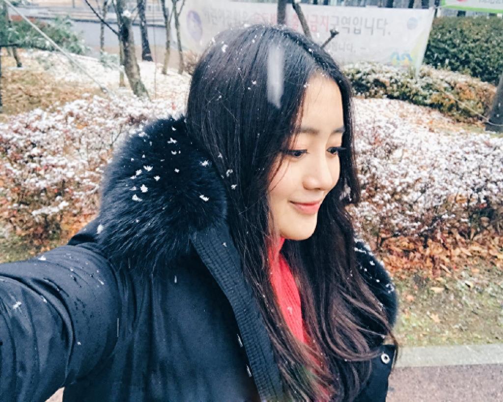 《致我们单纯的小美好》的林静晓，清新甜美，肤若凝脂