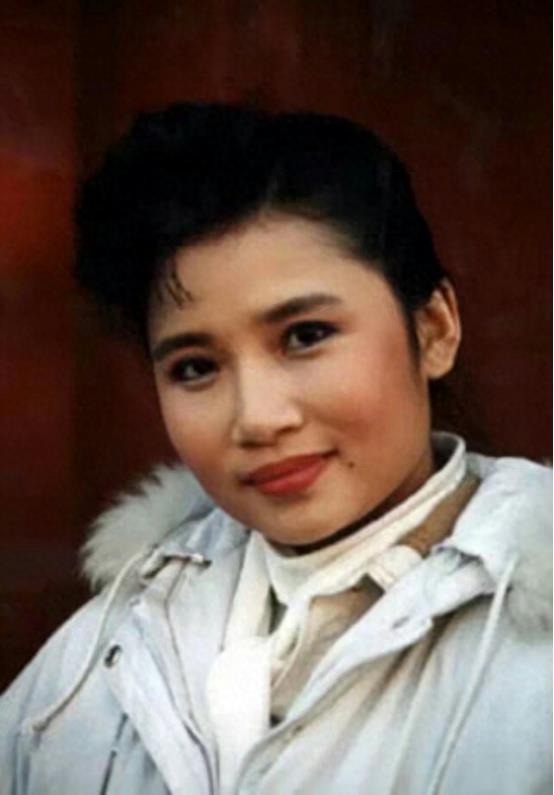 是《青藏高原》原唱，当红时选择出家当尼姑，如今成这样