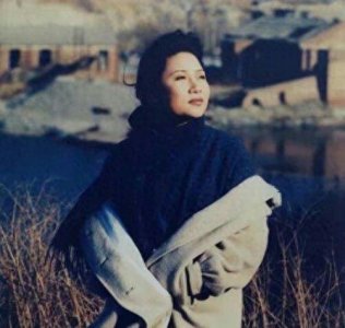 ​是《青藏高原》原唱，当红时选择出家当尼姑，如今成这样