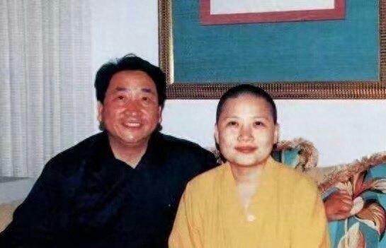 是《青藏高原》原唱，当红时选择出家当尼姑，如今成这样