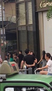 ​豆得儿与王思聪街头上演拥吻杀，社会“豆”与继母不合？