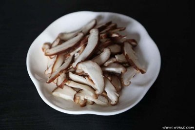 ​家常香菇炒肉片的做法，白吃不腻