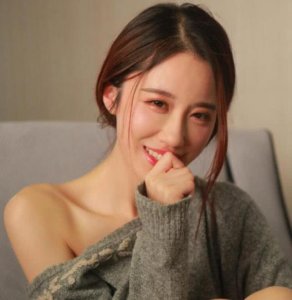​轩子17岁照片被曝光，网友纷纷调侃，这发育得也太好了