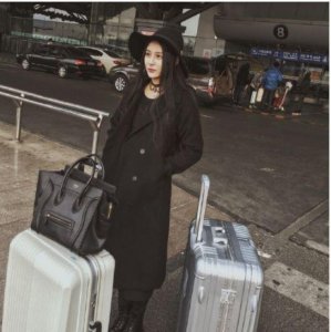 ​杨馥宇约见黄圣杰，cp感依旧爆棚，搭肩摆造型宛如姐弟一般