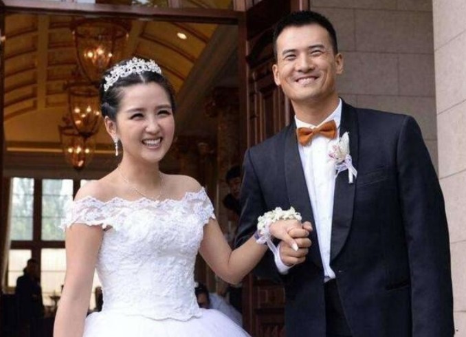 何洁为什么突然不“红”了，看她做过的那些事，就一点都不奇怪了