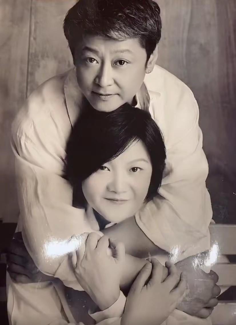 洪晃个人资料简介及家世（洪晃：结了四次婚后才发现，杨小平才是最适合我的那一个）