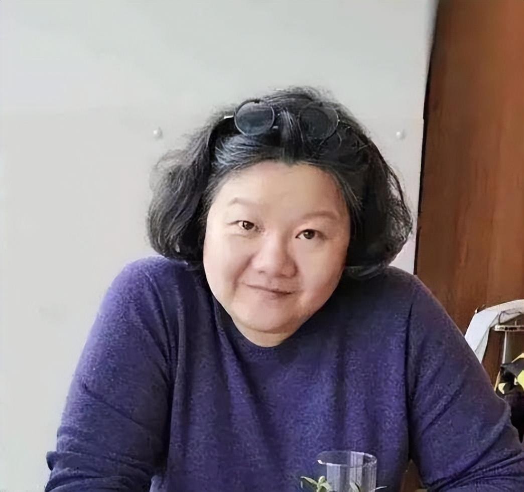 洪晃个人资料简介及家世（洪晃：结了四次婚后才发现，杨小平才是最适合我的那一个）