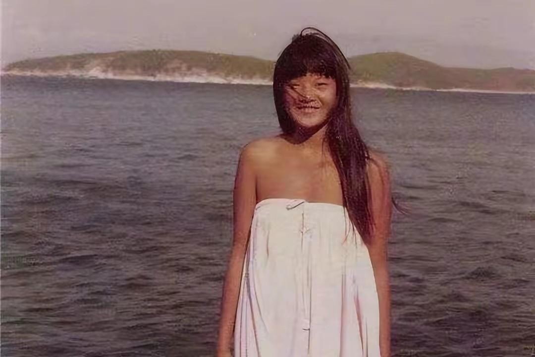 洪晃个人资料简介及家世（洪晃：结了四次婚后才发现，杨小平才是最适合我的那一个）