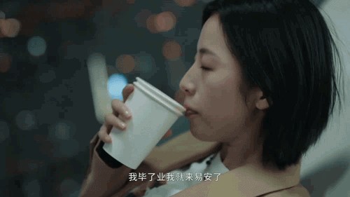 周雨彤在作品《我在他乡挺好的》里面，到底有多会穿？