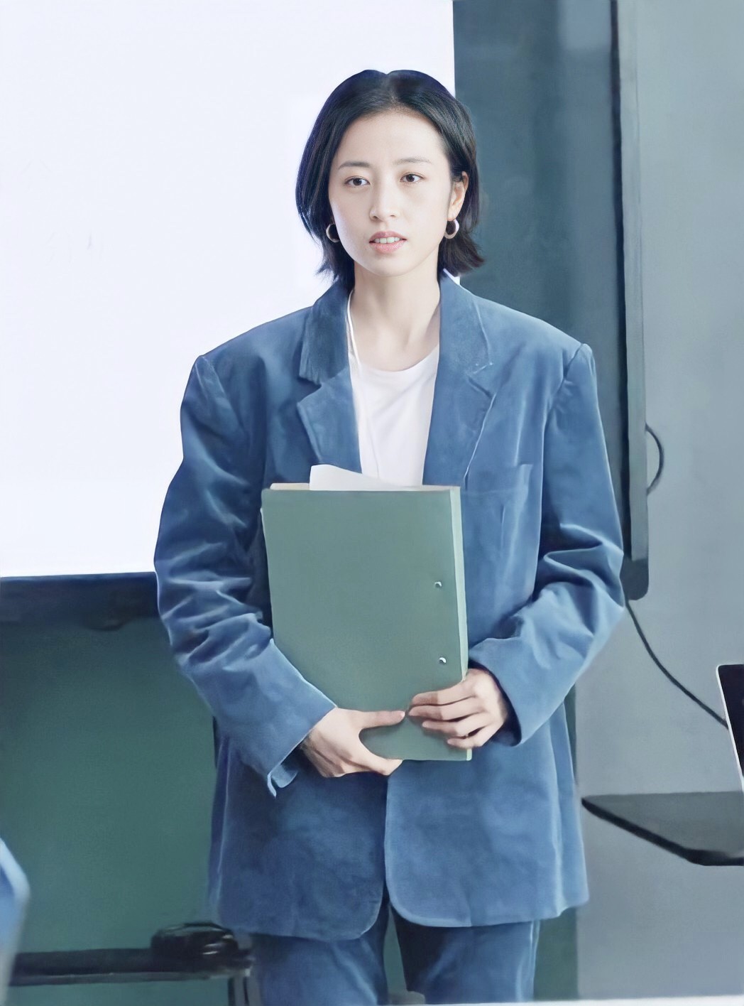 周雨彤在作品《我在他乡挺好的》里面，到底有多会穿？