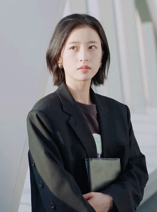 周雨彤在作品《我在他乡挺好的》里面，到底有多会穿？