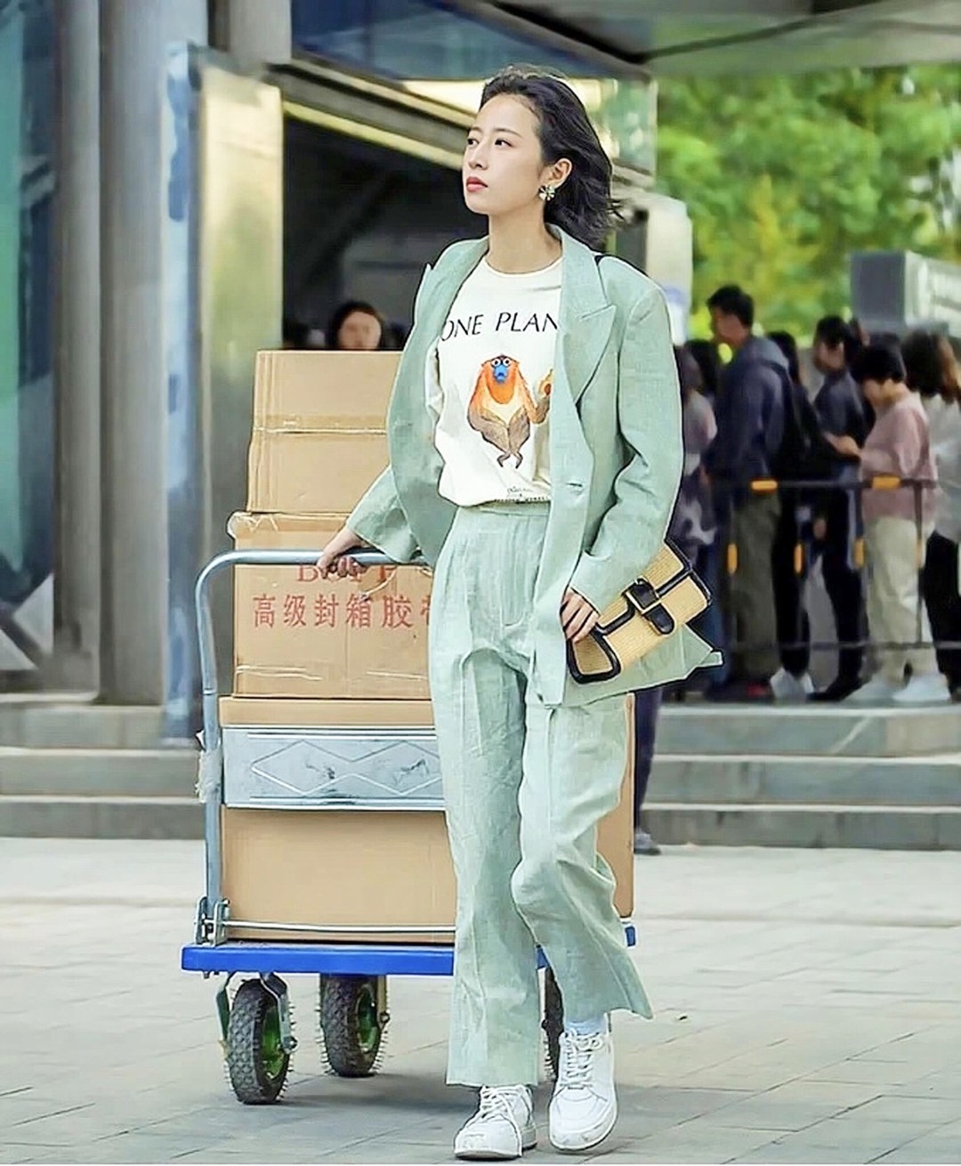 周雨彤在作品《我在他乡挺好的》里面，到底有多会穿？