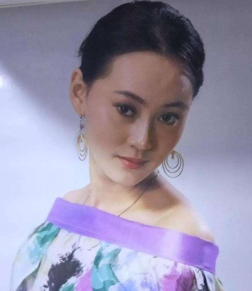 离婚时带女儿净身出户的大宋佳，如今情感状况如何了？
