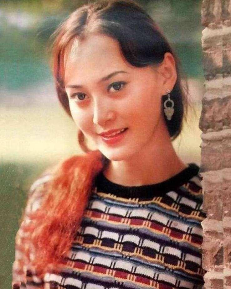 离婚时带女儿净身出户的大宋佳，如今情感状况如何了？