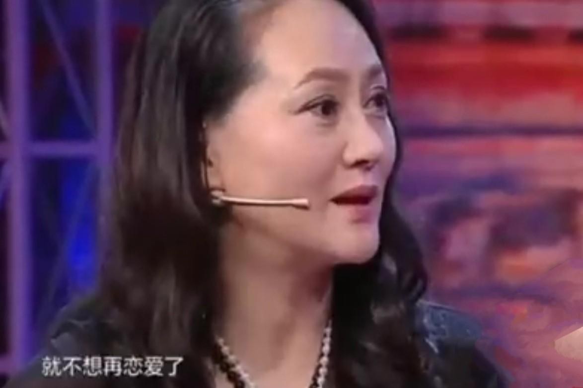 离婚时带女儿净身出户的大宋佳，如今情感状况如何了？