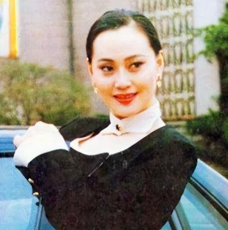 离婚时带女儿净身出户的大宋佳，如今情感状况如何了？