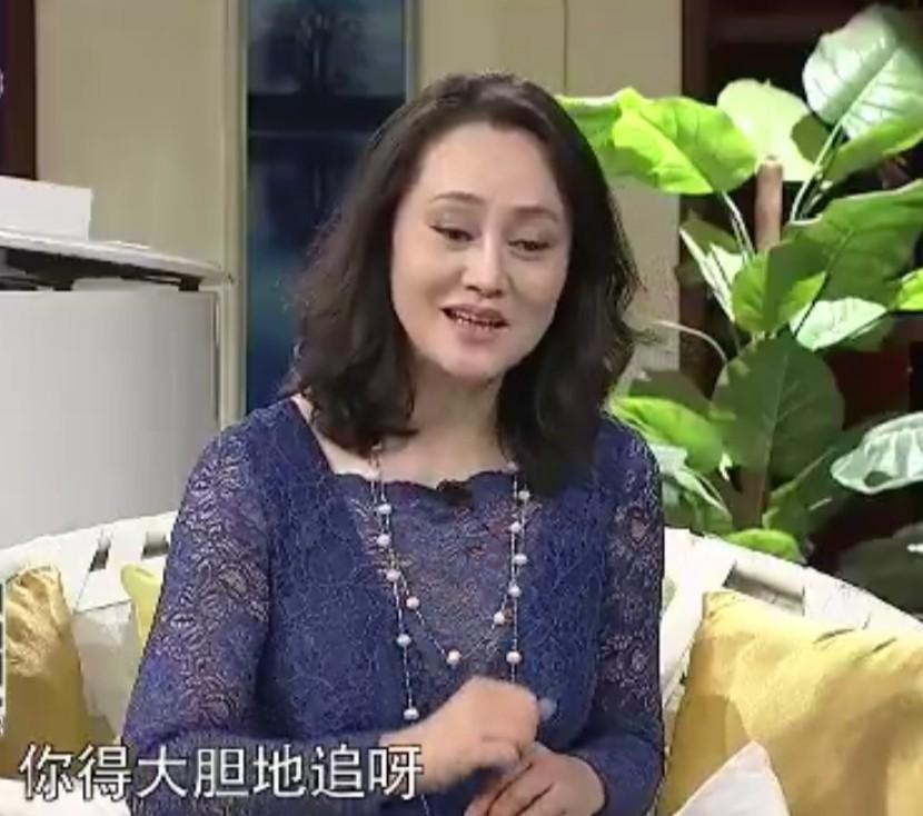 离婚时带女儿净身出户的大宋佳，如今情感状况如何了？