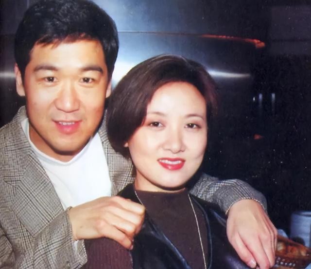 张国立的婚姻生活介绍（张国立与罗秀春离婚34年）(18)