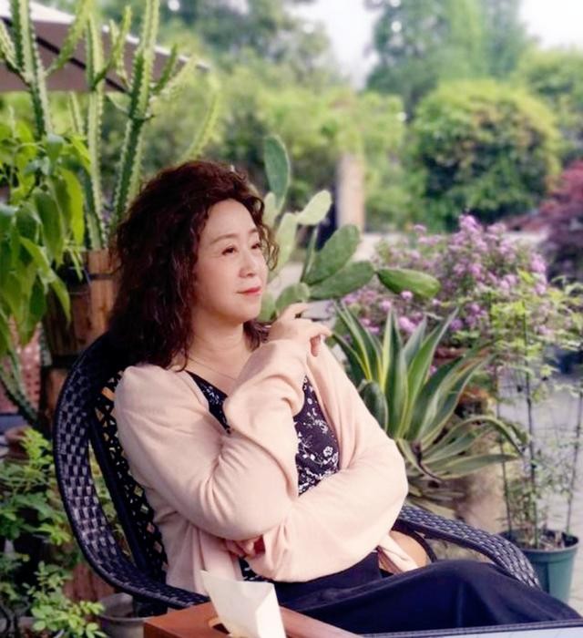 张国立的婚姻生活介绍（张国立与罗秀春离婚34年）(25)