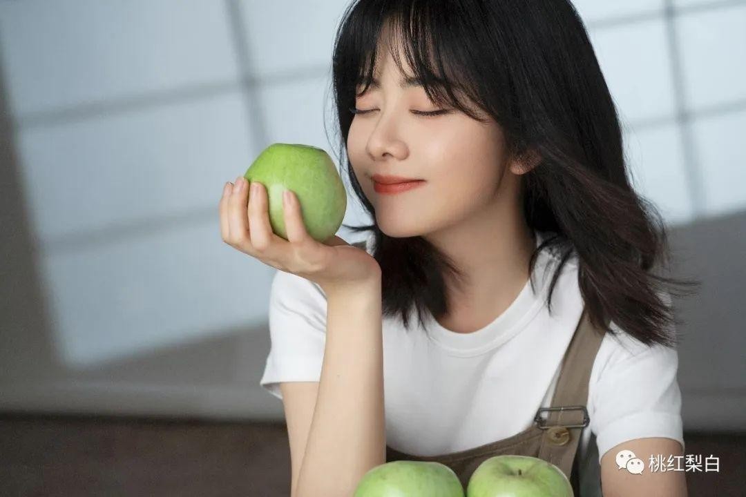 镶边女配逆袭？谭松韵是如何修炼出无敌少女感的