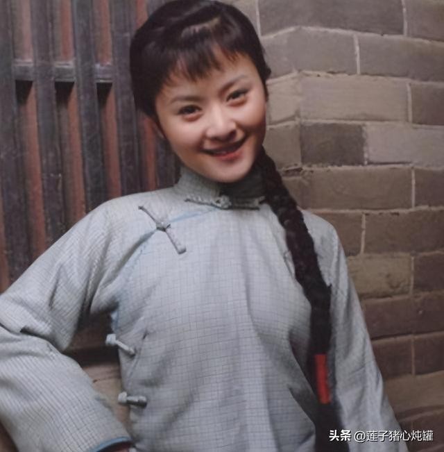 沈腾老婆（穿格子裙甜美迷人）