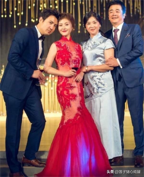 沈腾老婆（穿格子裙甜美迷人）