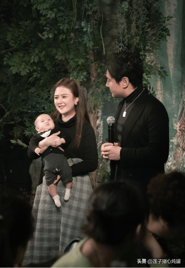 沈腾老婆（穿格子裙甜美迷人）