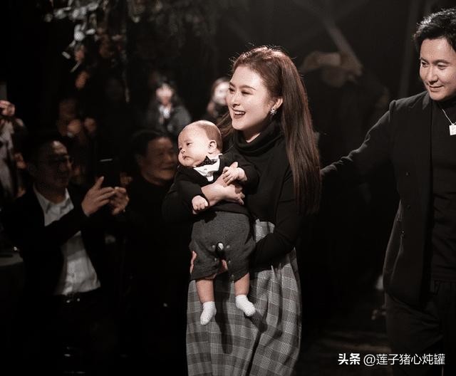 沈腾老婆（穿格子裙甜美迷人）