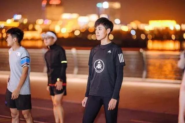 最帅女飞行员宋寅 最漂亮女飞行员宋寅结婚了吗