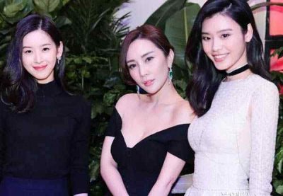 ​章泽天奚梦瑶 奶茶妹妹章泽天与奚梦瑶同框 二人一黑一白竞相比美
