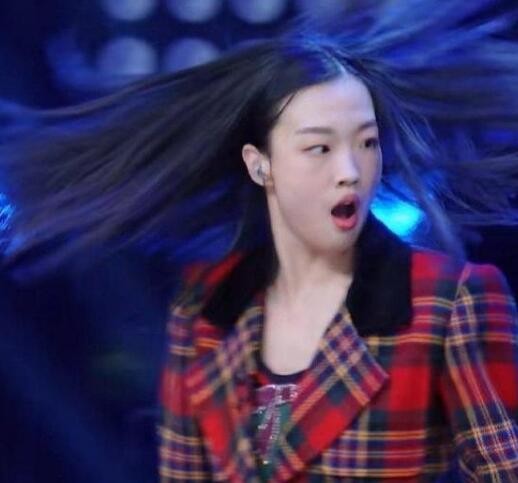 青春有你2王清是谁背景如何 戚薇在线表白好有路人缘