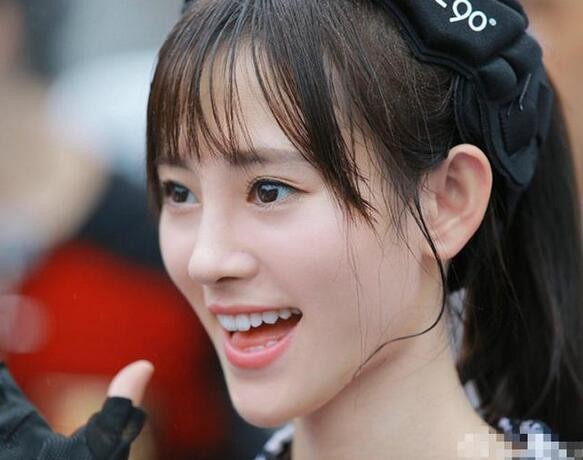 鞠婧祎出道前比赛照片 敢自称“4000年美女”，颜值配的上吗